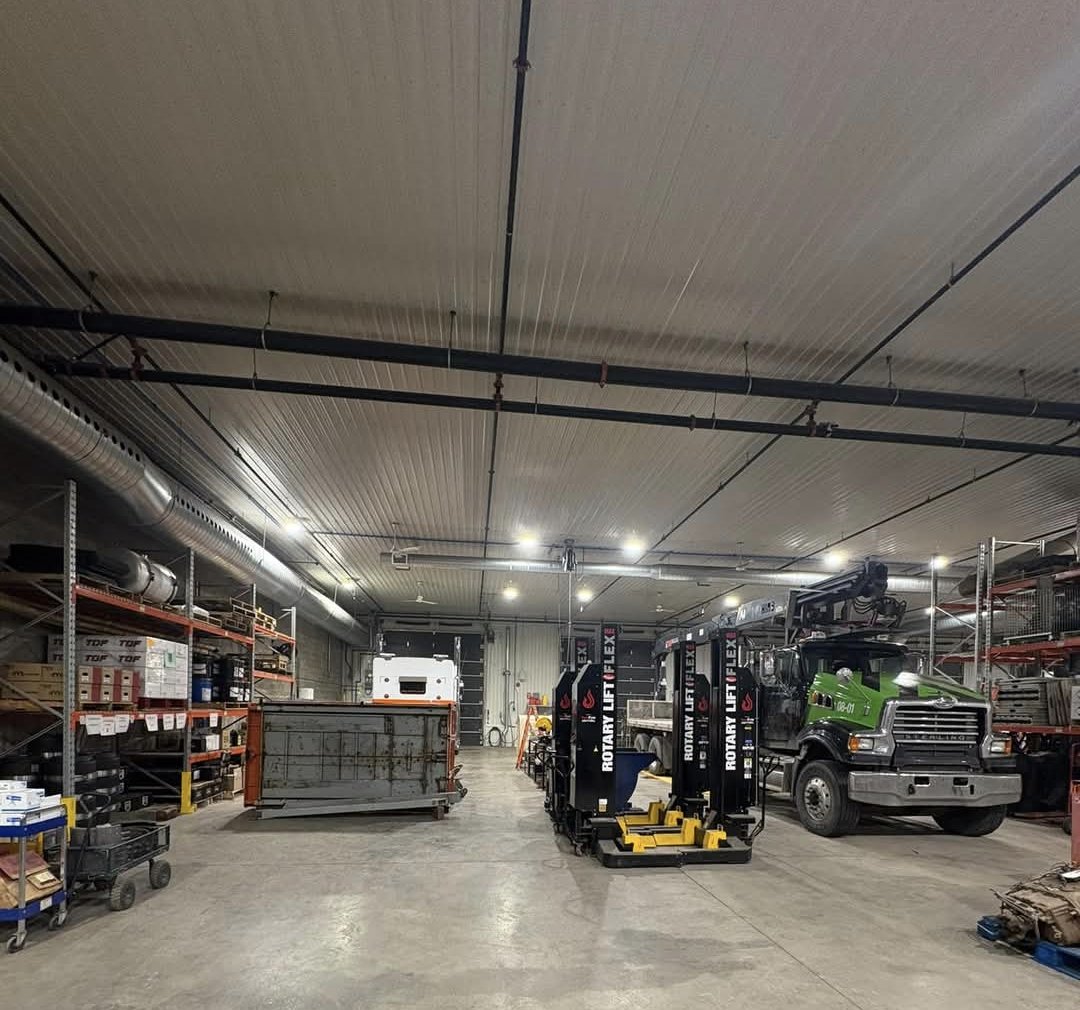 Garage de camions et entrepôt