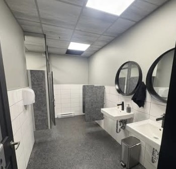 Toilettes commerciales